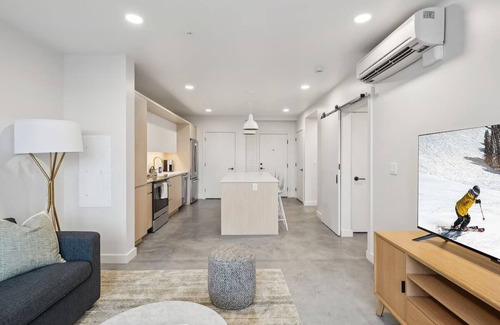 Rio Grande Hotel | 4 Units | Family Stay Close to Decker Lake & Temple Square | Rooftop & Kitchen