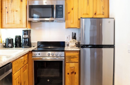 Tahoya Shores Hotel | 4 Units | Tahoe Vista Retreat | Fireplace, Full Kitchen & Free Parking