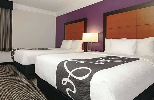 Guasti Hotel | 4 x 2 Double Beds Room at La Quinta Inn & Suites by Wyndham Ontario Airport