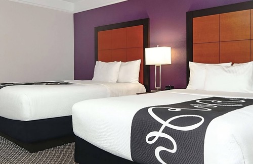 Guasti Hotel | 4 x 2 Double Beds Room at La Quinta Inn & Suites by Wyndham Ontario Airport