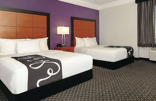 Guasti Hotel | 4 x 2 Double Beds Room at La Quinta Inn & Suites by Wyndham Ontario Airport