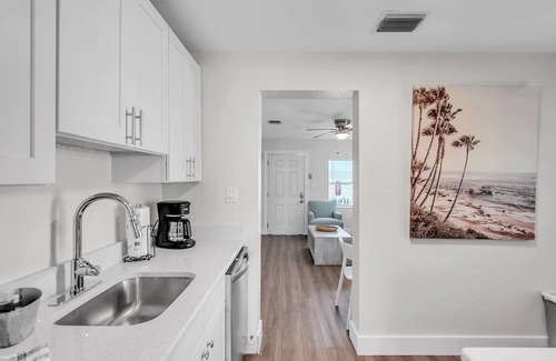 Treasure Island Condo | 🌞400 ft to the Beach👙Onsite Heated Pool🐬Bungalows #3🐶Dogs Welcome!