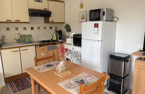 Eugenie-les-Bains Apartment | 400 meters from the thermal baths, lovely, quiet studio with balcony not overlooked.