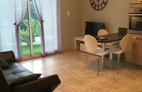 Ville-di-Pietrabugno House | 40m2 south-facing studio in ground floor villa with private non-smoking garden! 🚭