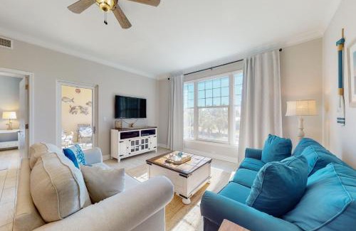 Upper Grand Lagoon Apartment | 4100 Marriott Drive #311