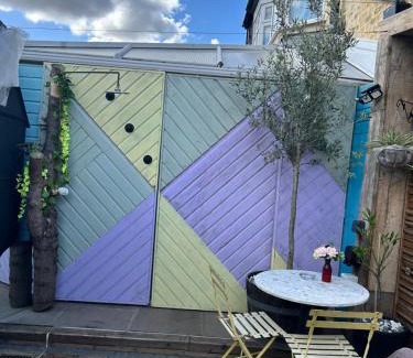 Barkingside House | 41A Fairlop Road