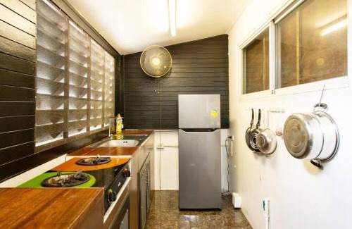 Suan Luang House | 420 House- up to 10 guests in central Bangkok.