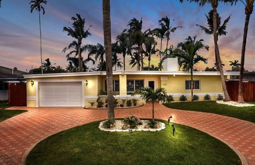 Snug Harbor Villa | 420 · Tropical Resort Boat Rental/Kayaks/Hot Tub/Grill!