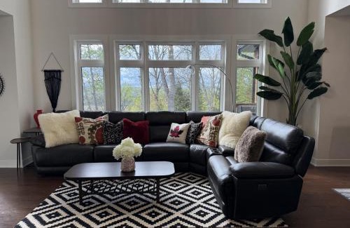 Lake of Bays House | 4200sqf Luxury Muskoka Estate in Lake of Bay, Huntsville