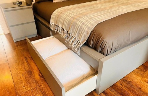 North Woolwich House | 42i London. Exactly like the photos