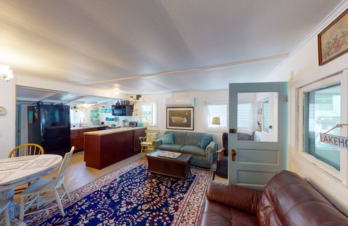 Lakeside Cottage | 443 Lynn Avenue Charming two bedroom in Lakeside!