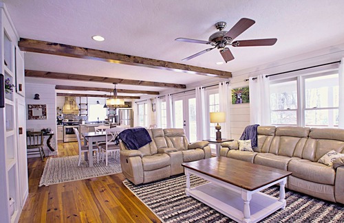 Cullowhee Cottage | 450ft Creek Frontage,Creekside Firepit, Pets, Cashiers 10 min.
