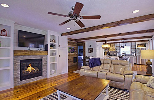Cullowhee Cottage | 450ft Creek Frontage,Creekside Firepit, Pets, Cashiers 10 min.