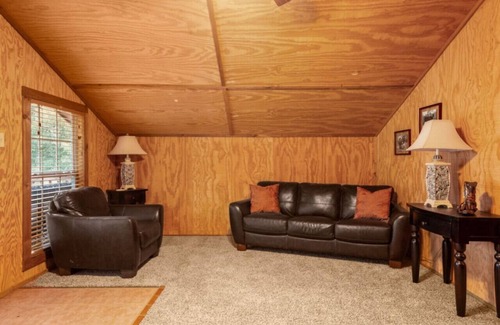 Milam County Other | 45min to Aggieland | Exotic Ranch| Sleeps 36