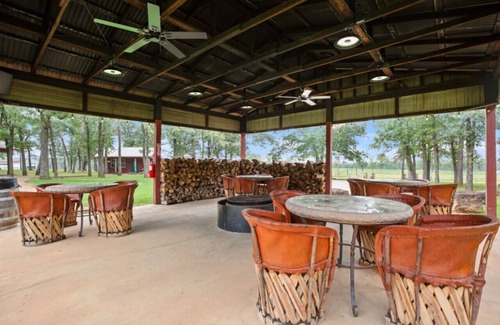 Milam County Other | 45min to Aggieland | Exotic Ranch| Sleeps 36