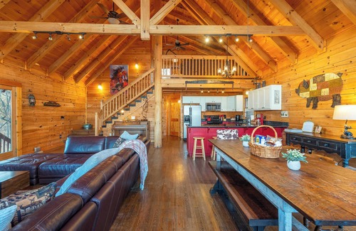 Marshall Cabin | 48 Acres~Fire Pit~Game Room~Near Asheville