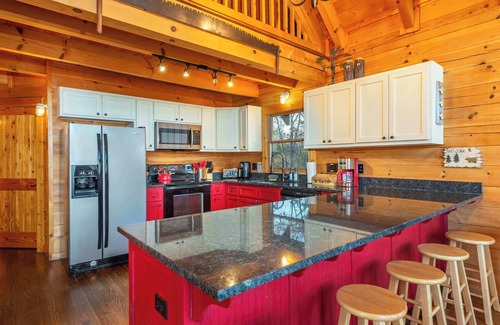 Marshall Cabin | 48 Acres~Fire Pit~Game Room~Near Asheville