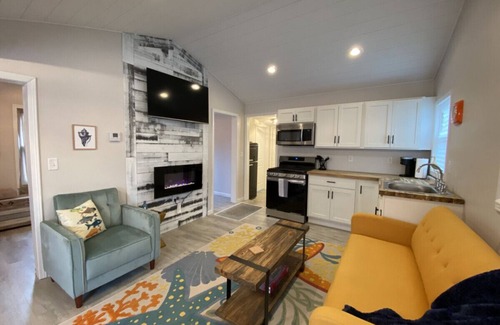 Geneva-on-the-Lake House | 4849 Presidential · 9 Minute Walk To Geneva on The Lake Strip