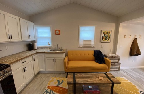 Geneva-on-the-Lake House | 4849 Presidential · 9 Minute Walk To Geneva on The Lake Strip