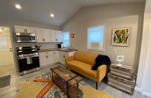 Geneva-on-the-Lake House | 4849 Presidential · 9 Minute Walk To Geneva on The Lake Strip