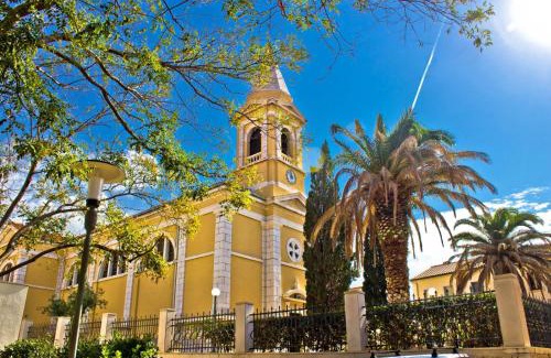 Metajna Apartment | (4890-2) Apartment in Metajna with sea view, balcony, air conditioning, WiFi