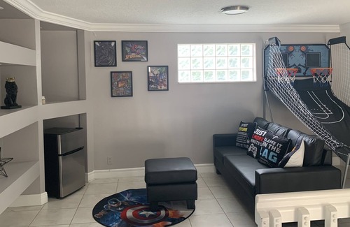 Miami Gardens House | 4B 3.5 Bath up to 15ppl, FREE PARKING, Spacious, Luxurious