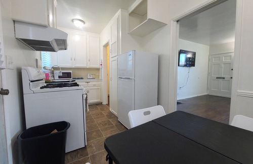 Old Town Apartment | 4B Private Unit Free Wi-Fi LAX Fantastic 1-bedroom apartment in Torrance Disney