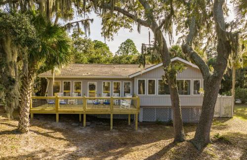 Saint Helena Island House | 4bd/3ba - Renovated Center Island Home & Garage Apt - Amenity Cards Avail - Pets ok