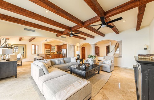 Buzzards House | 4BD Beachfront Villa with infinity pool and jacuzzi