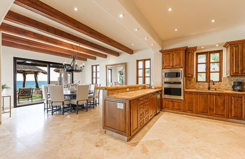 Buzzards House | 4BD Beachfront Villa with infinity pool and jacuzzi