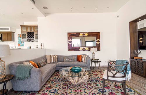 Buzzards House | 4BD Ocean View Villa Walking Distance from the Pristine Beach