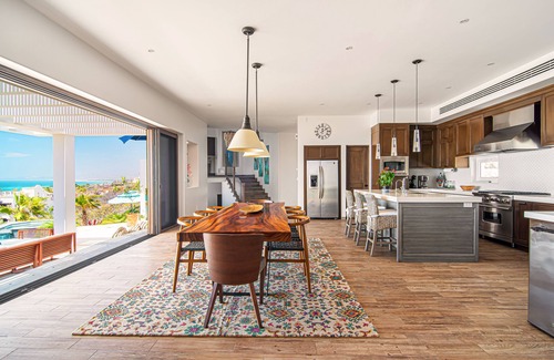 Buzzards House | 4BD Ocean View Villa Walking Distance from the Pristine Beach