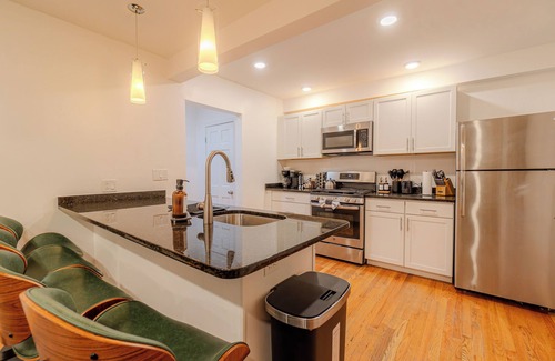 Winter Hill Apartment | 4BDR/2.5BA APT Near Tufts/7 min-Walk to Subway/Free Parking for 2 cars
