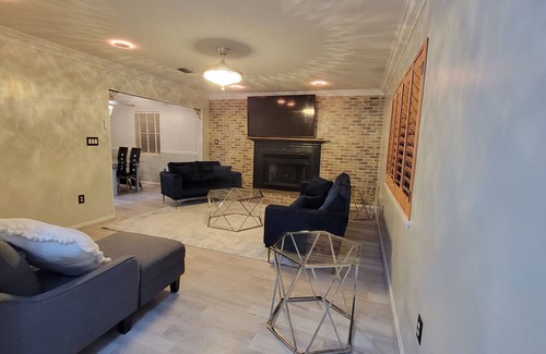 Groveland House | 4bds 2.5 bath