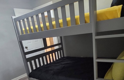 Groveland House | 4bds 2.5 bath