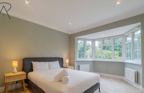 Mortlake House | 4Bed in Prestigious Road in SW15