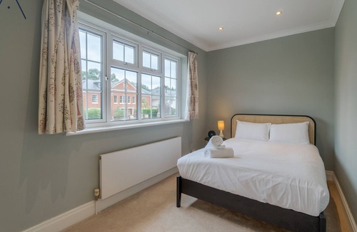 Mortlake House | 4Bed in Prestigious Road in SW15