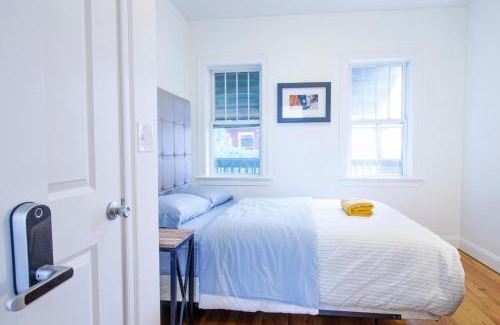 Roxbury Apartment | 4BR 1,5BH Comfy Newly Renovated Apt
