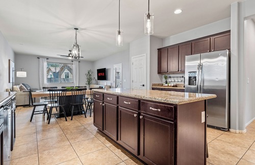 The Pines House | 4Br/2.5B Home w/Private Backyard & Shared Pool