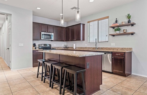 The Pines House | 4Br/2.5B Home w/Private Backyard & Shared Pool
