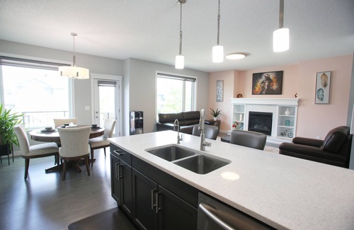 Evanston House | 4BR Cozy Home in Evanston