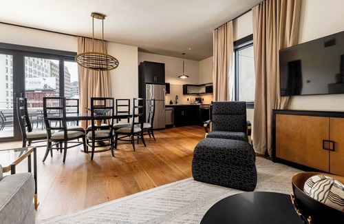 Central Business District Hotel | 4BR Exclusive Downtown Group Penthouse | The Mayfair