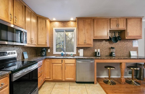 Atlanta House | 4BR Family Getaway | King Beds + Pet Friendly Yard