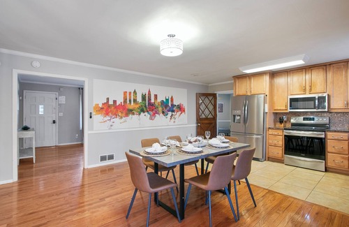 Atlanta House | 4BR Family Getaway | King Beds + Pet Friendly Yard