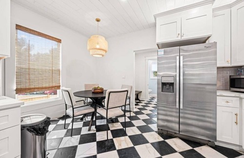 Williamstown House | 4BR for 10, Near Ark, High-Tech Kitchen, Parking!