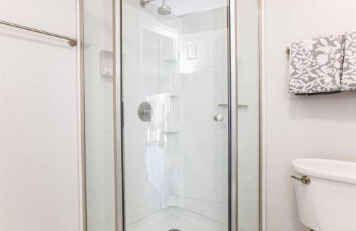 South Bend House | 4BR Gameday Getaway EV Charger Pet-Friendly 10p