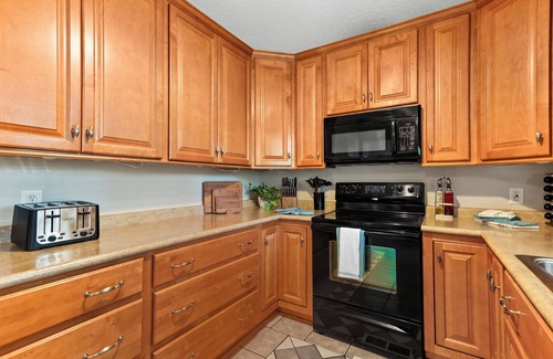 Savannah House | 4BR Home l Hot Tub, Games, Close to Tybee & City