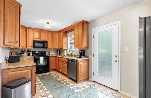 Savannah House | 4BR Home l Hot Tub, Games, Close to Tybee & City