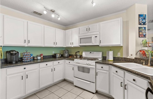 Santa Cruz House | 4BR Home w/Pool near Champions Gate & Disney