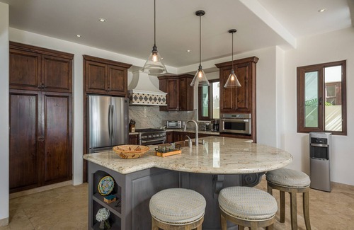 Buzzards Villa | 4BR Luxury Beachfront Home on Swimmable Beach
